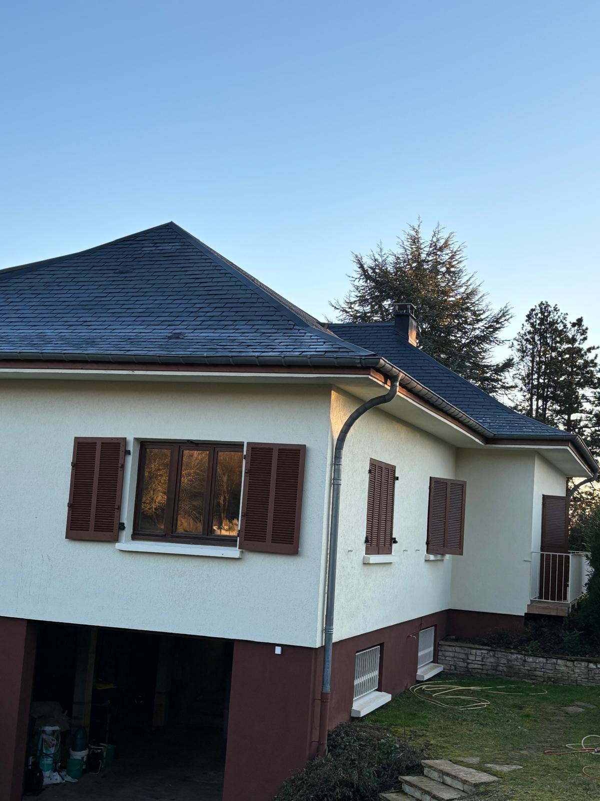 Maison avec toiture rénovée